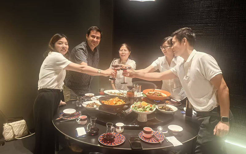 Group photo with clients02