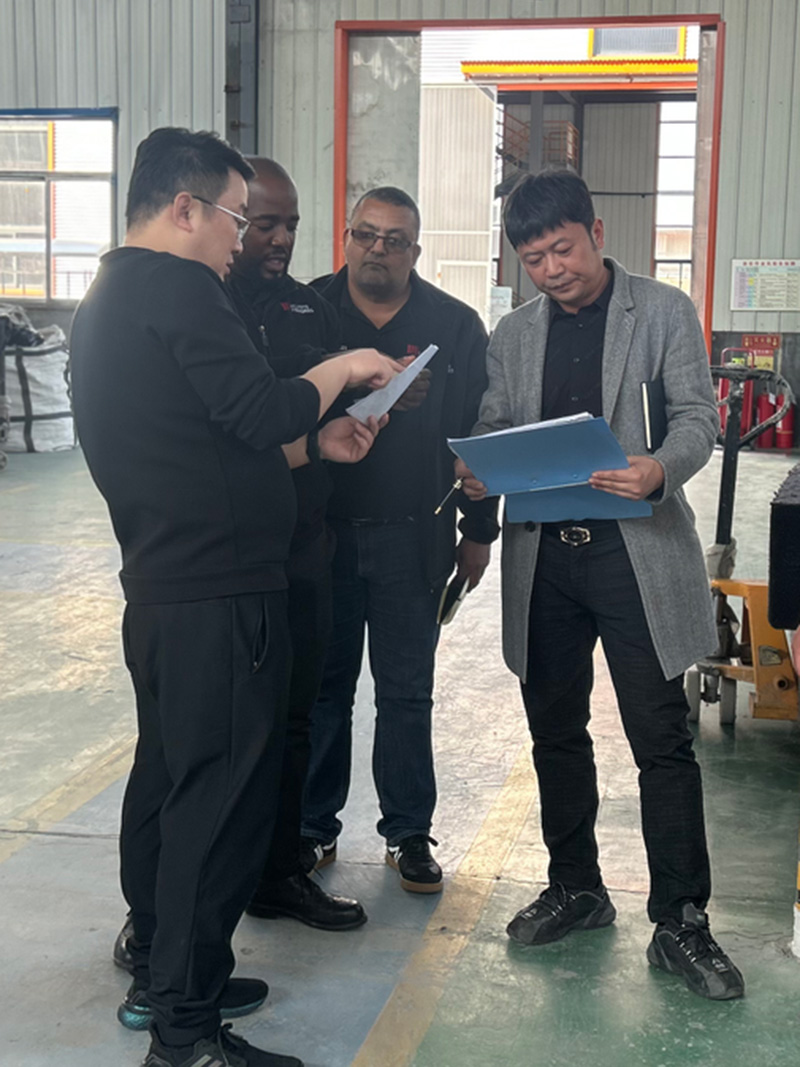 Group photo with clients05